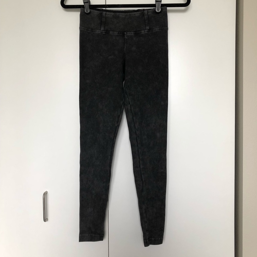 Aritzia Talula XS Black Acid Wash Leggings